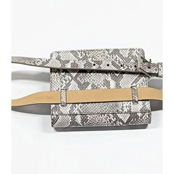 Calvin Klein Wide Flap Embossed Monogram Belt Bag Buckle Size M (MSRP $98) - Picture 5 of 12